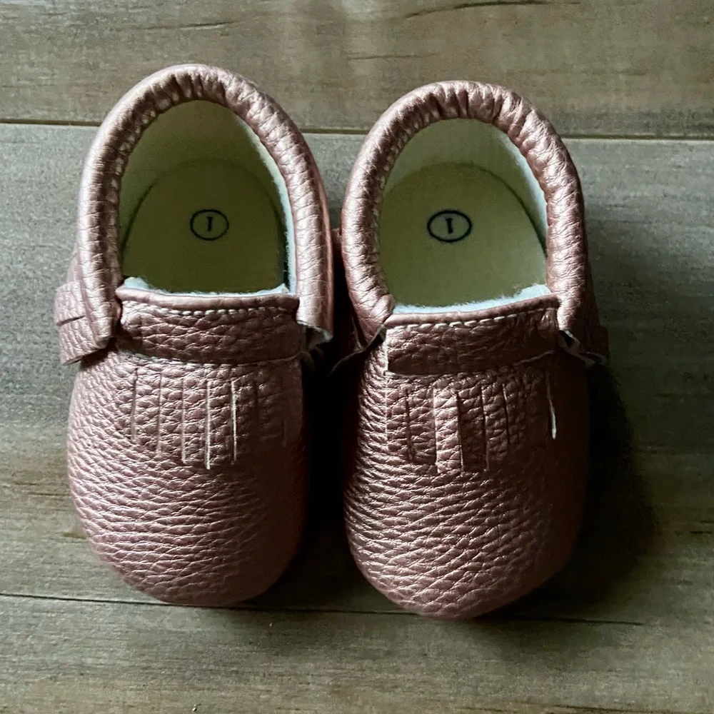 Sweet N Swag Moccasins in Metallic Rose/Pink